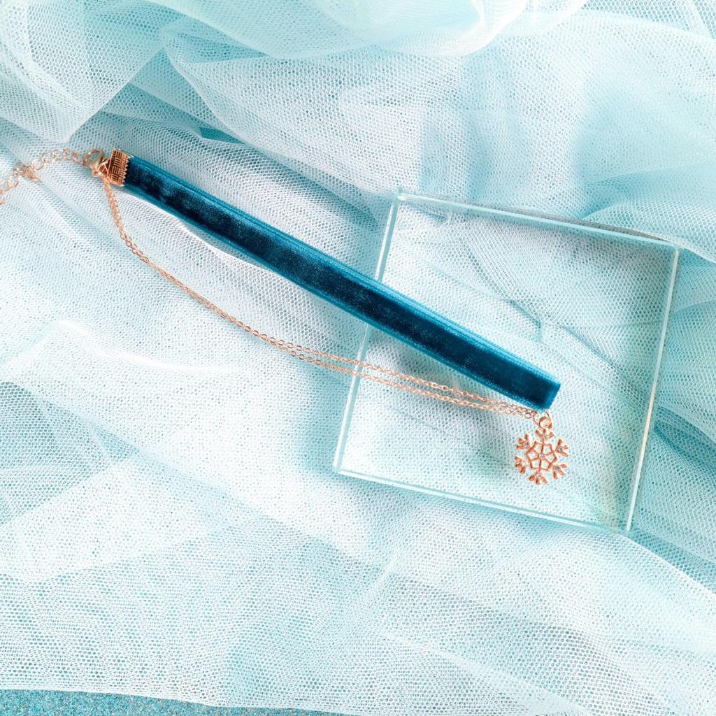 Náhrdelník choker s přívěskem sněhové vločky ve stylu Frozen pro ženy
