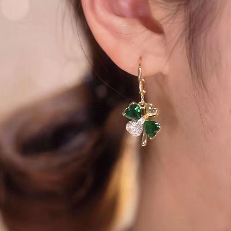 Green Lucky Four-leaf Clover Ear Buckle Niche Design Earrings Exquisite Fashion Joker Earrings
