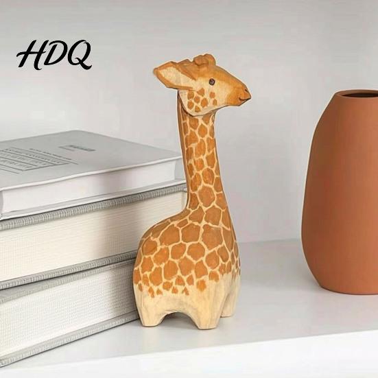 Natural Basswood Animal Carvings Wooden Giraffe Figurine Cute Cartoon Ornament Minimalist Artistic Desktop Wood Figures Statue Hand-Painted