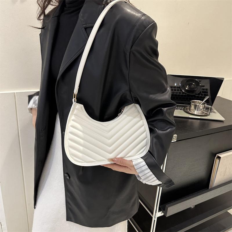 Chic Crescent Shoulder Bag For Winter 2023 Trendy Street Style Pu Leather Handbag