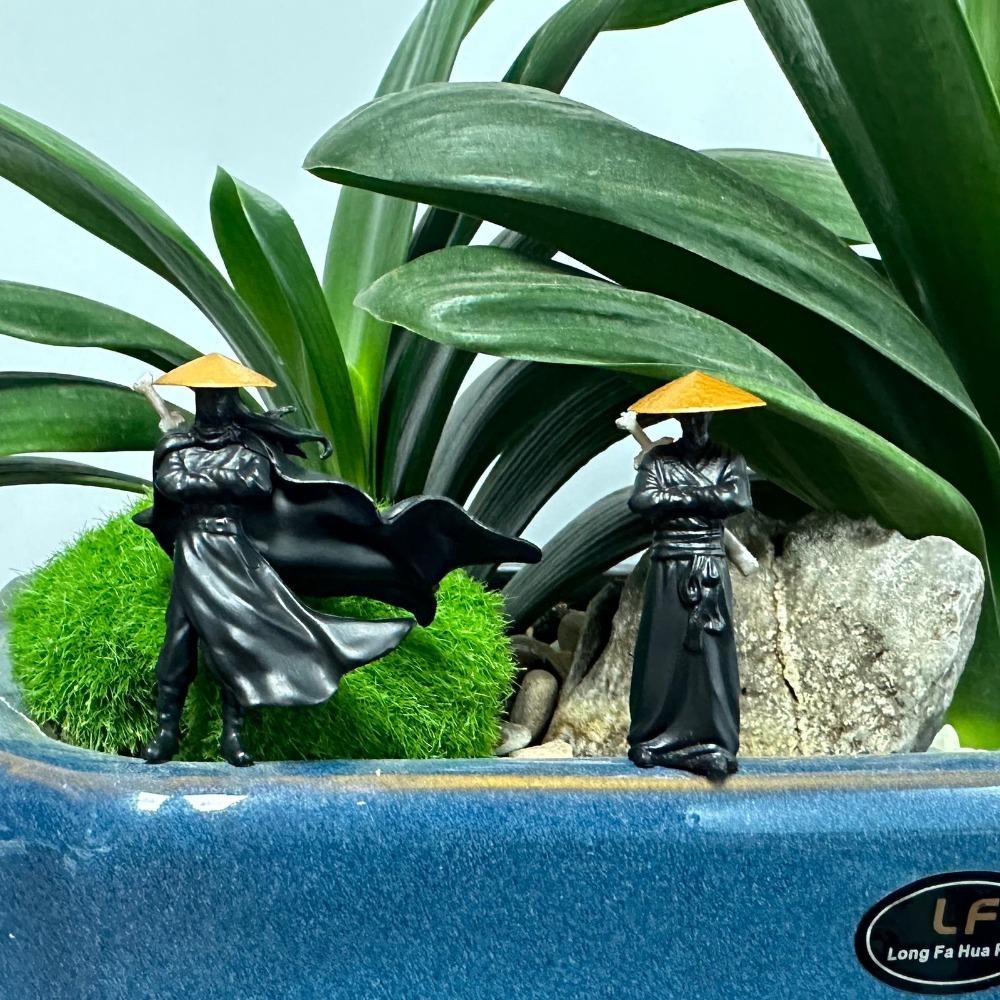 Miniatures Cool Kung Fu Swordsman Figure Black White Mini Ornaments Sand Table Layout Plant Decoration