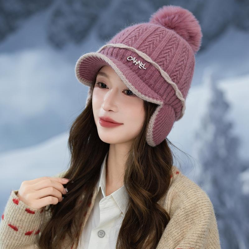 Two color Lace Plus Eeled Baseball Cap Sweet and Cute Fur Ball Cap Autumn and Winter Casual Cold Warm Hat