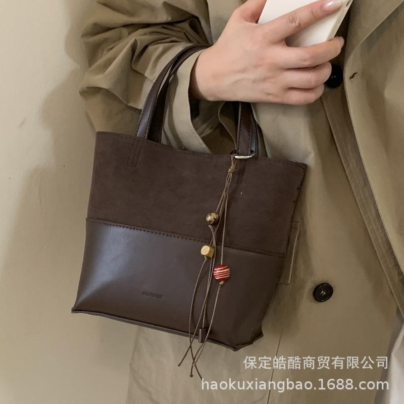 Premium sense of foreign style small bag women's autumn and winter versatile 2025 new shoulder messenger bag popular portable bucket bag