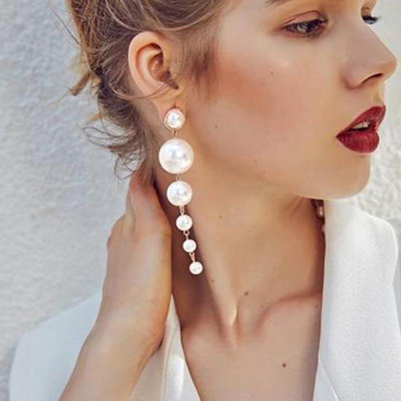 Orecchini lunghi moderni ed eleganti Orecchini pendenti con personalità a catena con perle d'imitazione