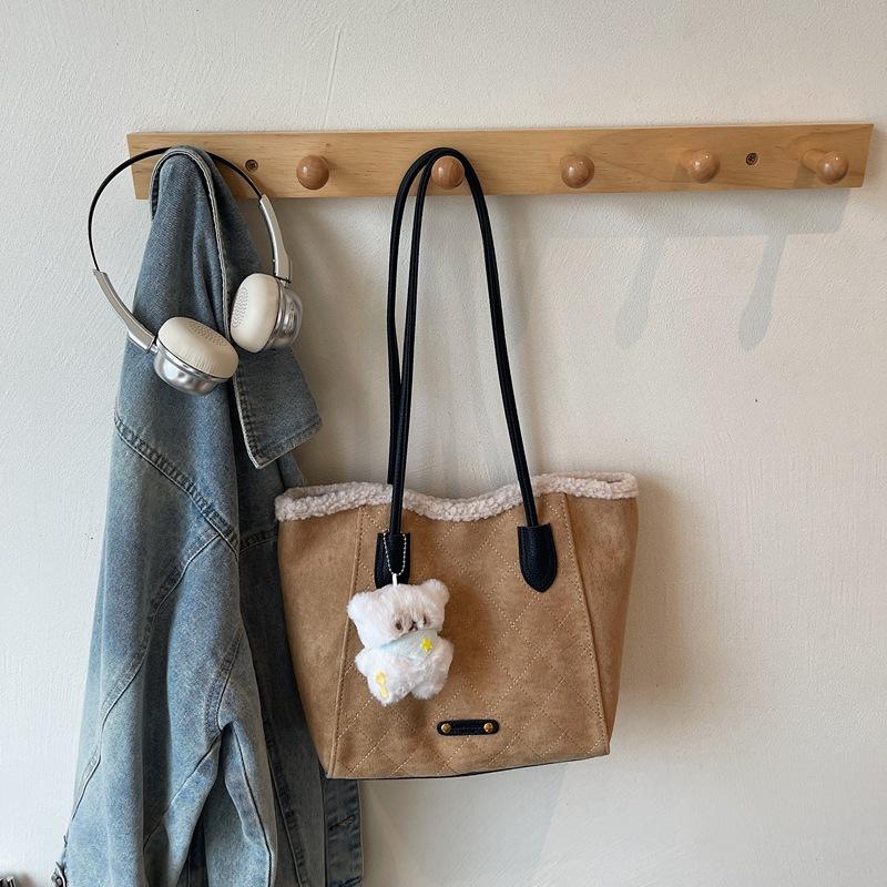 Large Capacity Fashion Commuter Special Bag Women's 2025 New Autumn Shoulder Bag Daily Hand Bag Fashionable Armpit Bag