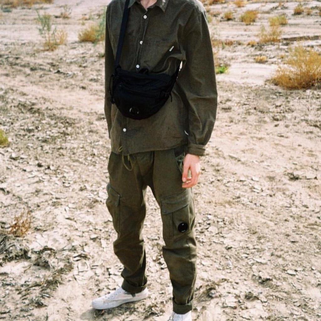 Salopetă unisex clasică spălată, largă, cu detalii trendy de buzunar lentilă