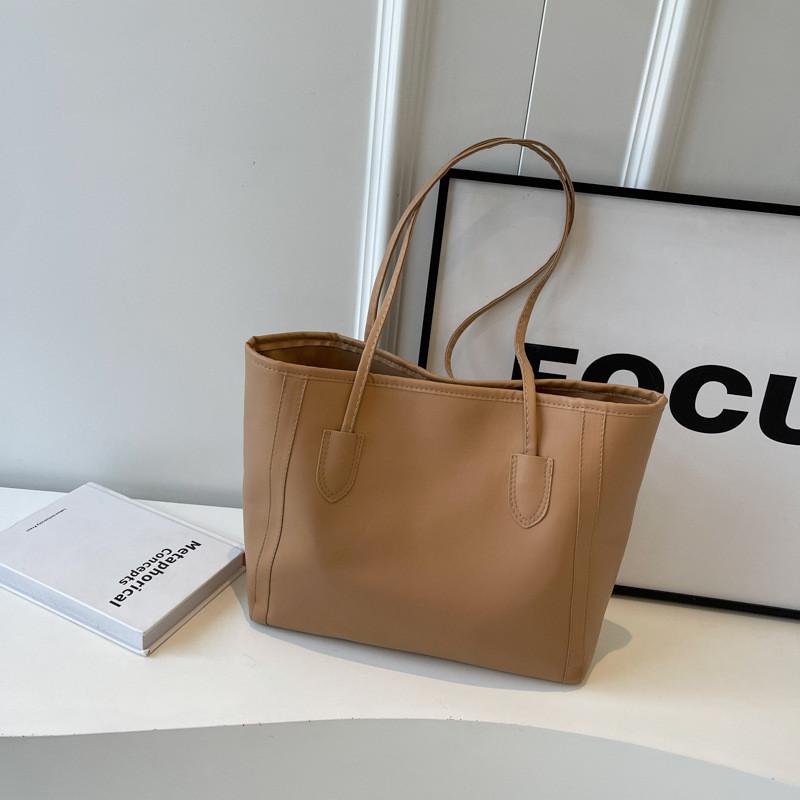 Stylish Tote Bag For Women With Spacious Capacity And Trendy Street Style Design