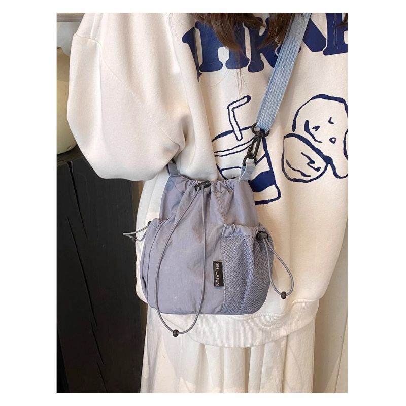 Casual mini crossbody bag women's niche light bag 2025 new mobile phone bag versatile drawstring bucket bag