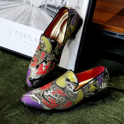 Mode Geborduurde Loafers Heren Smoking Schoenen Nieuw 2024 Mannelijke Bruiloft Feest Kleding Schoenen Puntige Neus Instappers Man Persoonlijkheid Schoenen Zapatos