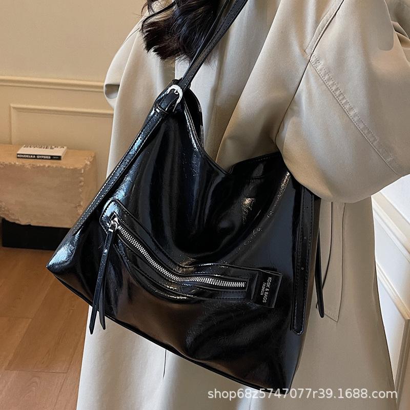 Large capacity new retro fashion versatile casual simple trend texture foreign style commuting shoulder crossbody tote bag