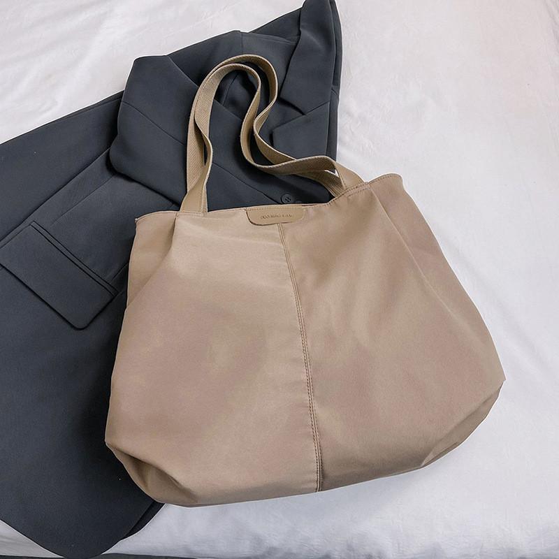 Modern Large Capacity Canvas Shoulder Bag Perfect For Autumn Winter Fashion Trends Khaki