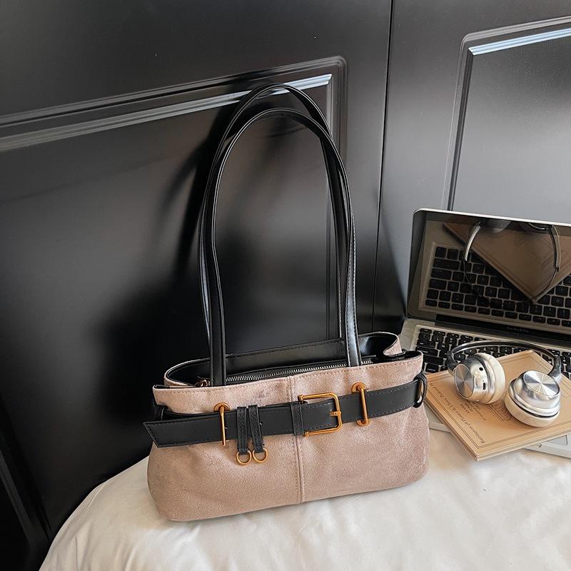 

Сумка большой вместимости женская ретро мода зарубежный стиль 2025 новая повседневная на плечо подмышку нишевая модная сумка для поездок на работу верблюд