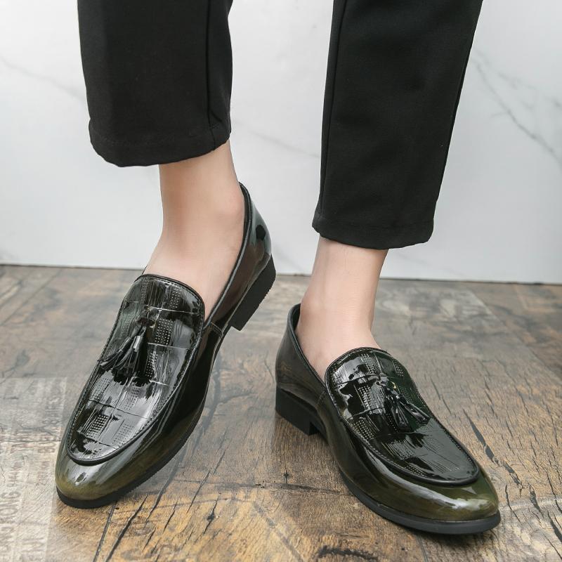 New Slip On Red Grey Tassels Loafers New Men's Patent Leather Driving Shoes Designer Formal Wedding Dress Homecoming Footwear
