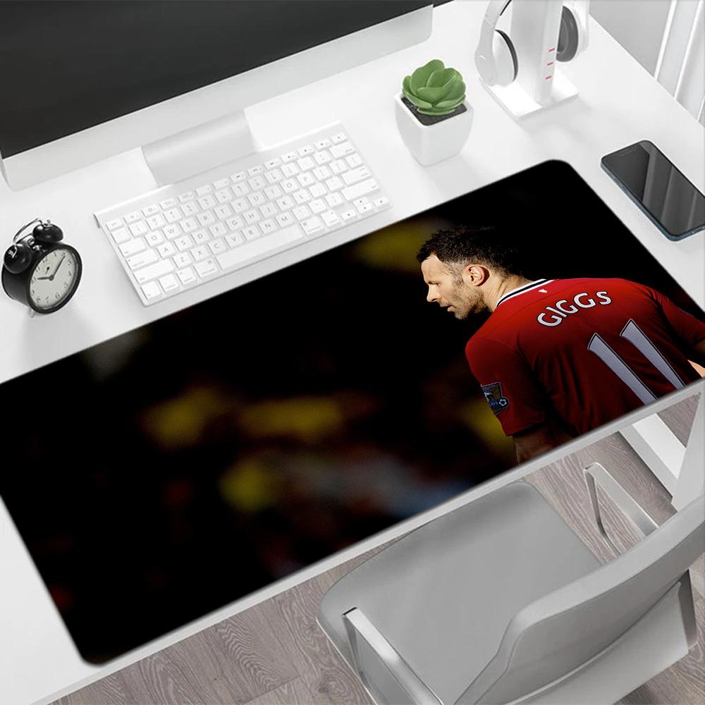 Man United's Player Celebrates Victory Large Mouse Pad Office Mouse Mats Desktop Mouse Pad Non-Slip Rubber Bottom