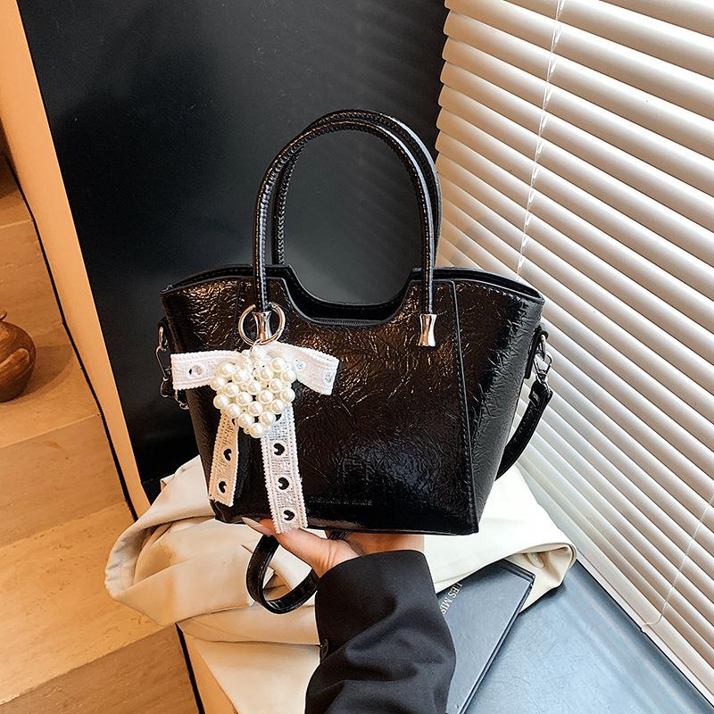Today's Popular Portable Bucket Bag Women's New Fashion High-end Shoulder Bag Commuter Messenger Bag