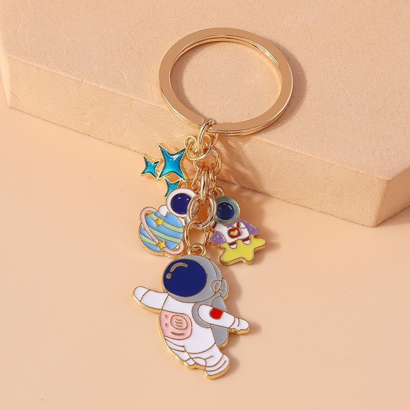 Cute Enamel Astronaut Keychain Star Moon Key Rings Pendants for Key Holder Women Girls Handbag Pendants DIY Jewelry Gifts