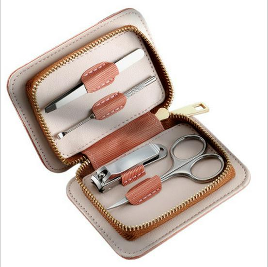 High-Quality Anti-Splash Nail Clipper and Ear Pick Set for Home Use