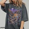 Cougar Canyon Mond Shirt und Kinderhemd, Comfort Colors® Vintage Wüsten Tierwelt Grafik T-Shirt, Retro Nachtlandschaft Natur Oberteil, Großkatzen Geschenk