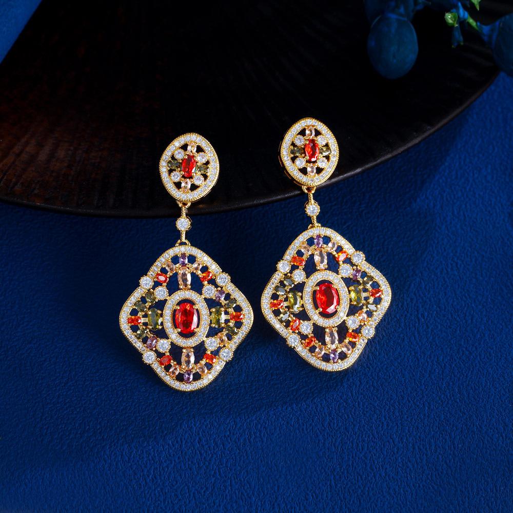 Boucles d'oreilles rétro de luxe léger style cour incrustées de diamants Boucles d'oreilles en zircon de couleur luxueuse Bijoux élégants pour défilé de rue Ruili