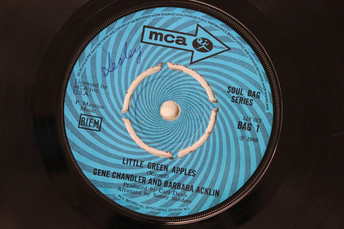 

7-дюймовая пластинка ДЖИН ЧАНДЛЕР и БАРБАРА ЭКЛИН - Маленькие зеленые яблоки BAG1 MCA Records 1969 США Соул/Фанк Б/У