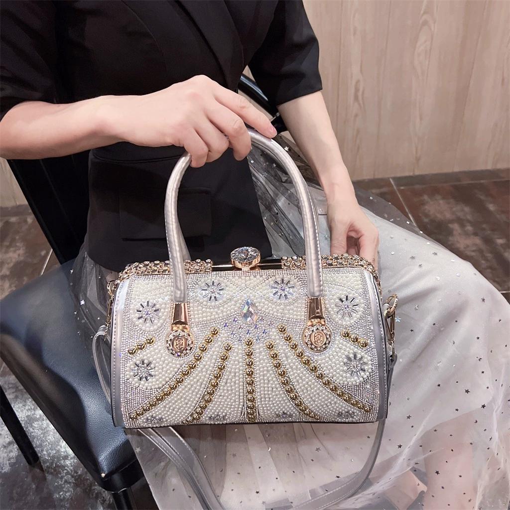 Bolso bandolera de un solo hombro con tachuelas de diamantes de moda nuevo de 2024