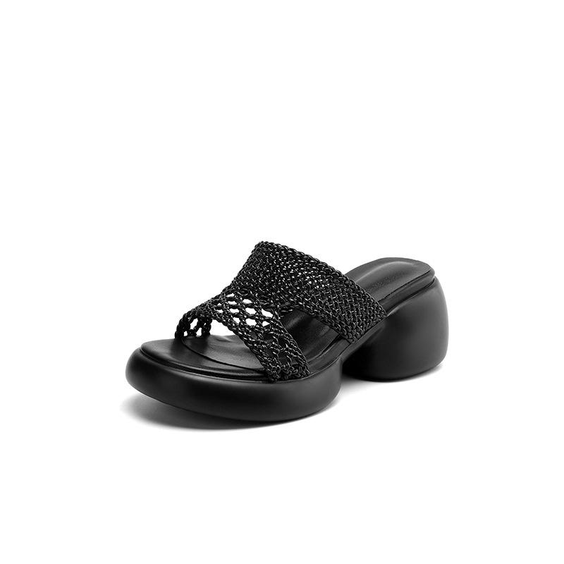 2025 Sommer neue europäische und amerikanische Stil Ein-Wort hohle Damen Dicksohlige Dickabsatz gewebte Fischmaul High-Heel Außenpantoffeln