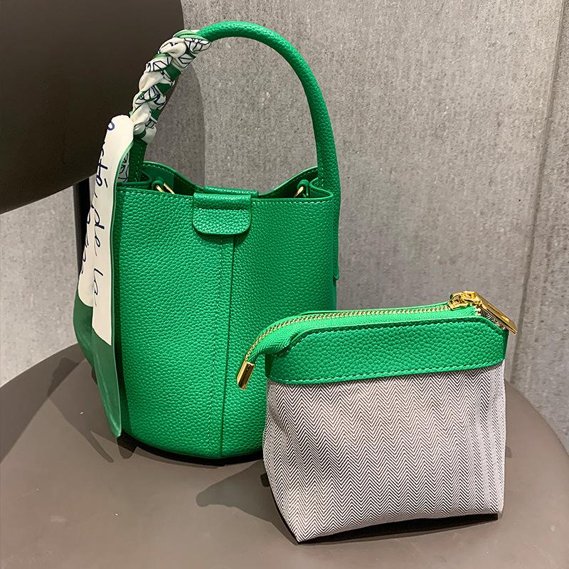 Bucket bag 2025 new handbag women's fashion simple atmospheric texture popular in Europe and the United States retro leather messenger bag