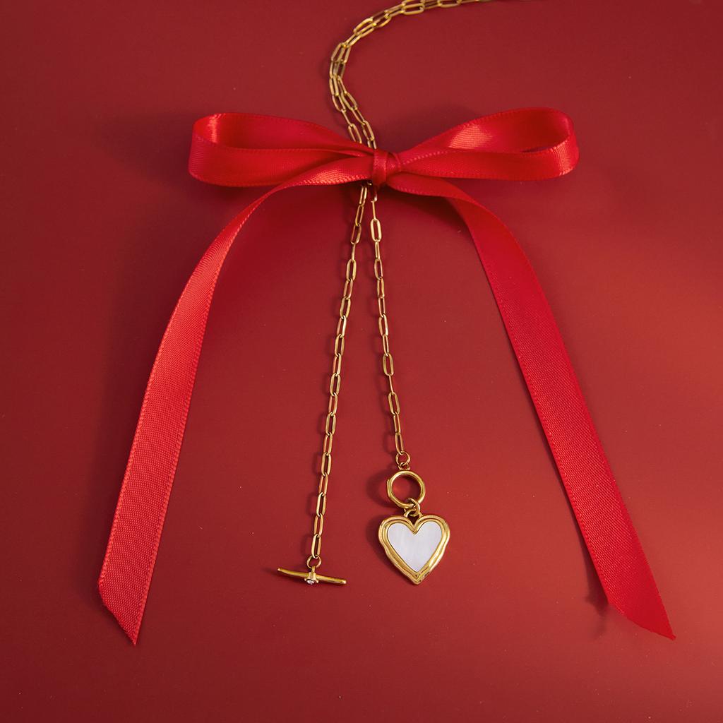 Youthway Elegant Heart Shape Shell Pendant Necklace For Women Romantic 18K Gold Plated Stainless Steel Necklace Fashion Jewelry