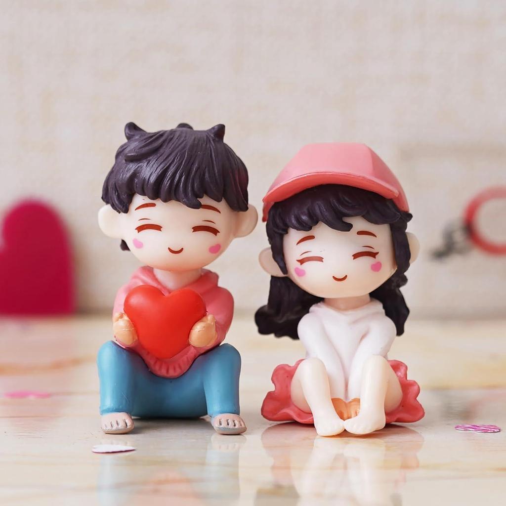 Miniature Cute Romantic Couple Statue, Boy Giving Heart To Girl Decorative Showpiece - Valentines Day Gift