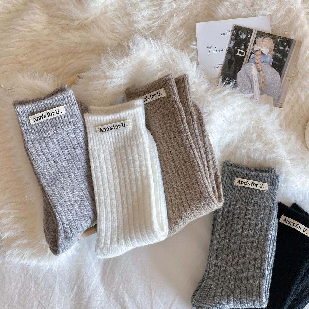 Vertical Striped Cloth Socks Are Worn By Women In Winter, And Thickened And Warm Cashmere Socks Are Paired With Shark Pantyhose
