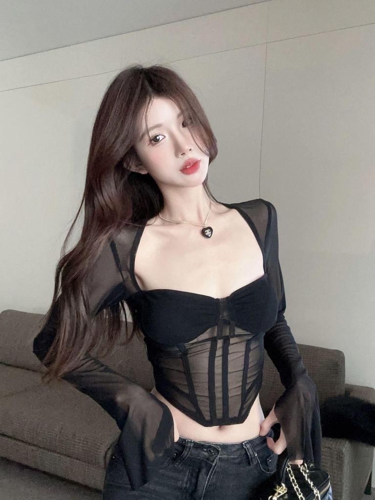 Spicy Girl European-American Retro French Slimming Top for Women