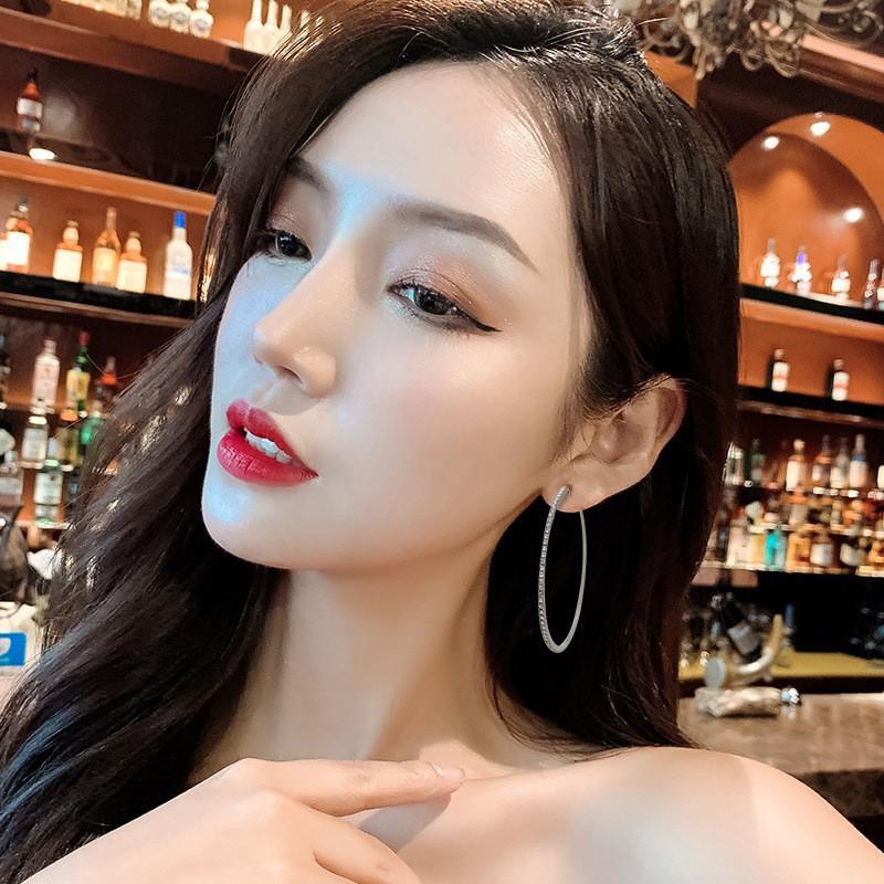 Europe, America, Full of Diamonds, Fashionable and Simple Earrings, Women's Fashion Atmosphere, Korean Version of Wearing Earrings, Versatile 