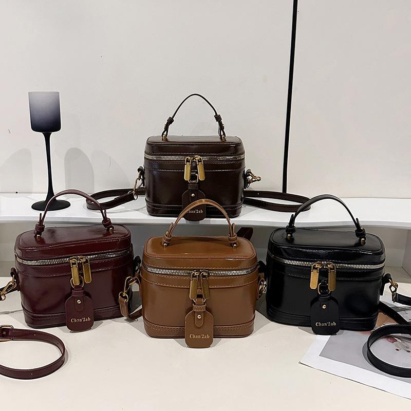 High-end Hand Held Small Square Bag, Fashionable and Casual Shoulder Bag, Niche Cross-body Box Bag
