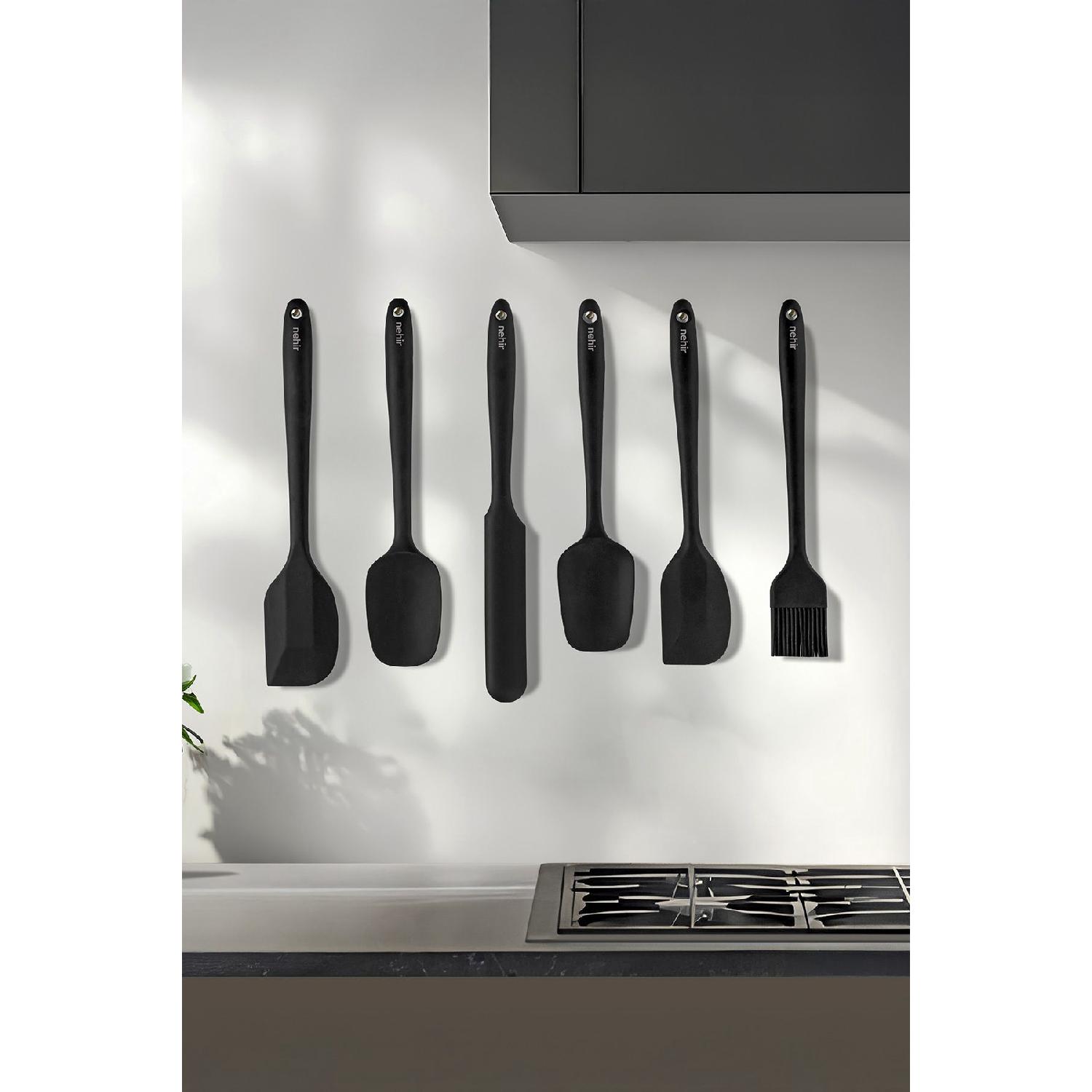 

Lenora 6 Piece Silicone Serving Set чорний