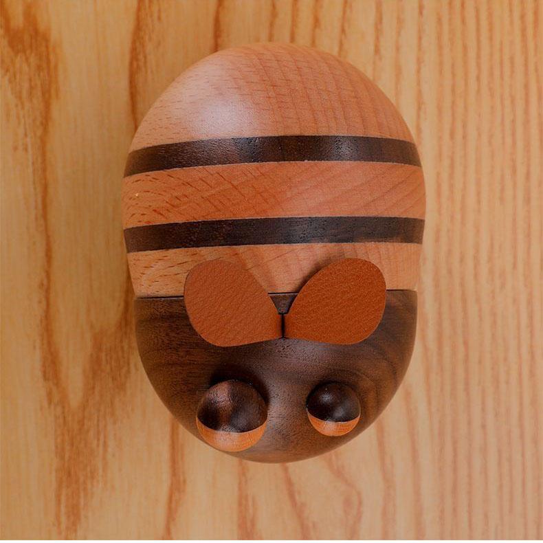 

Персонализированная коробка для зубочисток с пчелой, настольный тубус для зубочисток из массива дерева, креативное милое и симпатичное декоративное украшение, подарок-баночка Toothpick box