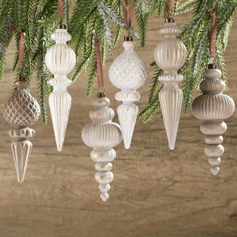 Weihnachtsbaum-Hängedekorations-Set mit Kunststoffaufbau und Bandkordel für den Innenbereich zur saisonalen Raumdekoration