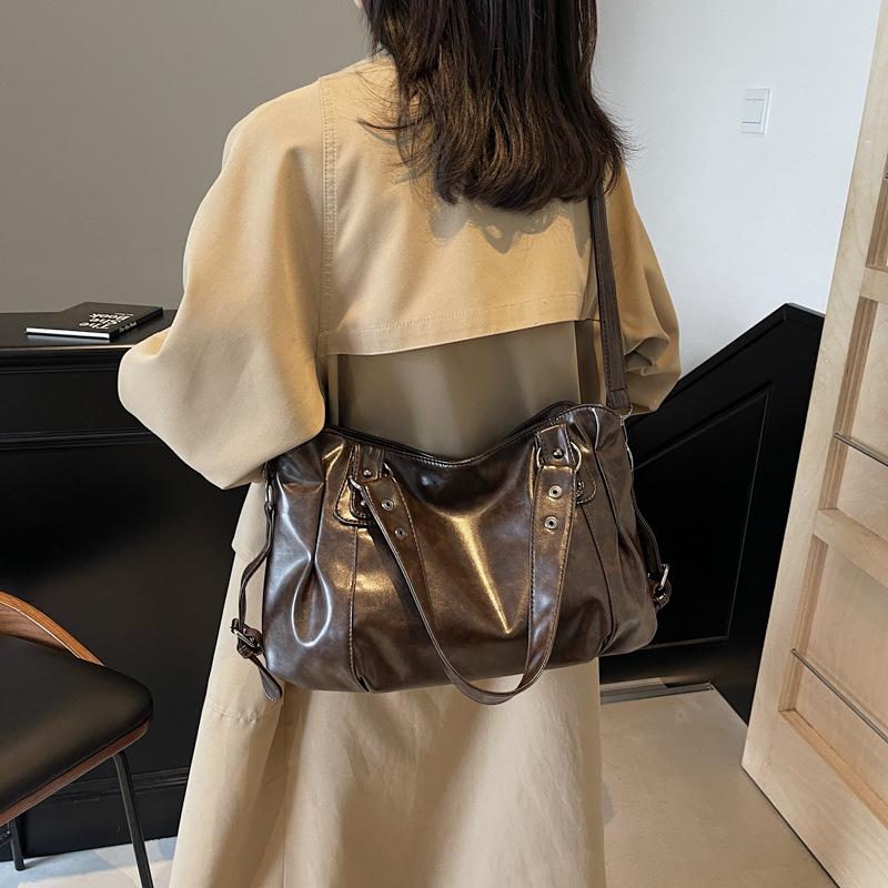 

Осенне-зимние сумки большой вместимости, новые сумки, женские сумки, универсальные сумки-мессенджеры, повседневные плечевые сумки-тоут, сумки-ведра. 36*15*25 темно-коричневого