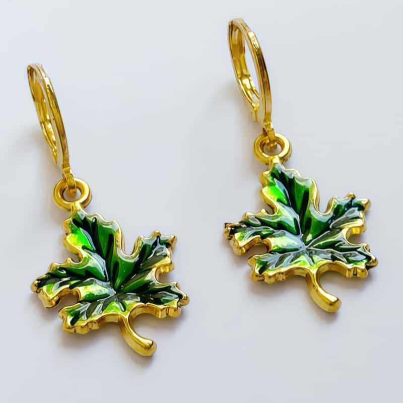 

Fashion Retro Green Glaze Maple Leaves Pendant Hoop Earrings for Women Personality Plant Dangle Earrings Jewelry Accessories золотий