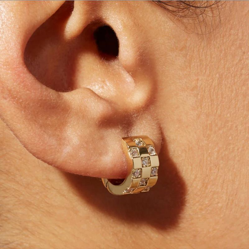 Hip-Hop Stil Premium Metall Messingbeschichtet 18 Karat Echtgold Inlay Zirkon Ohrstecker Ohrringe Nische Leichter Luxus Ohrringe