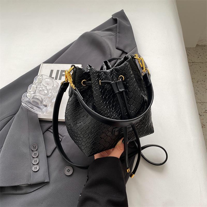 Ielgy Woven Pattern Drawstring Bucket Bag Autumn Winter One-Shoulder Diagonal Bag Can Be Handheld