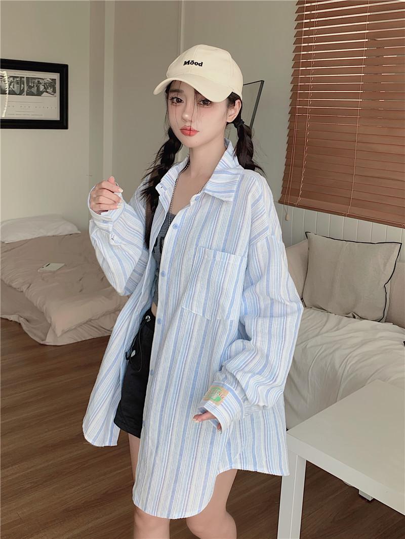 

Жіноча ретро блакитна смугаста сонцезахисна сорочка-кардиган з довгим рукавом - Тренд весни/осені 2024 M синій