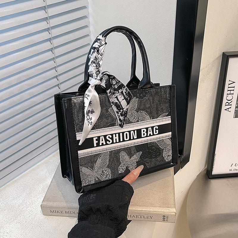 Premium Sense Niche Bag Women's 2025 Summer New Trendy Fashion Shoulder Bag Women Ins Fashion Versatile Handbag