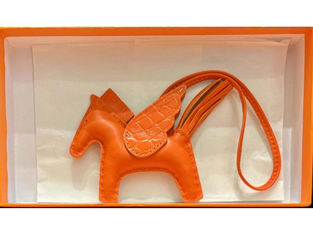 Håndsømmet Ekte Skinn Pony Veskeanheng - Søtt Lammeskinn Flygende Hest Design