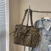 Large capacity leopard print fashion shoulder bag women's new simple personalized tote bag large shopping bag versatile travel bag