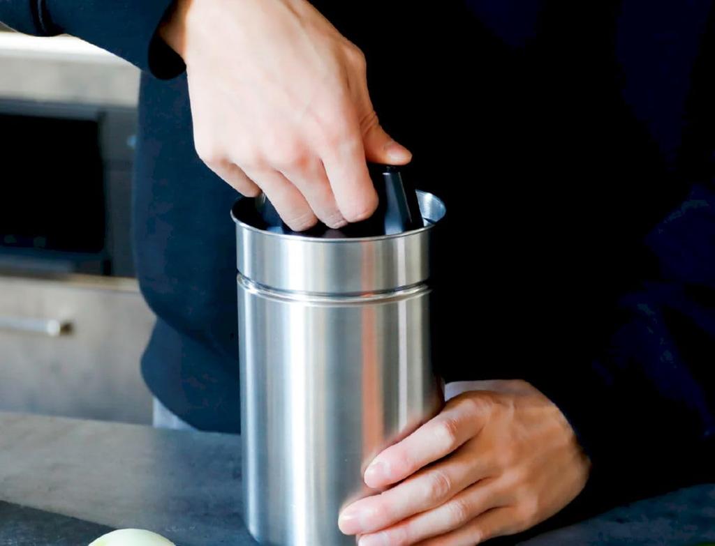 CB Japan atomico Airtight Food Waste Canister, Medium, Freezer-Safe, Easy to Clean, 115mm Diameter x 208mm Height, Reduces Odors and Pests!