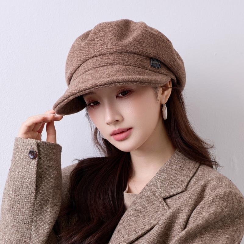 Autumn and winter hats are fashionable and versatile, middle-aged and elderly peaked hats, warm and thickened woolen hats, source spot.