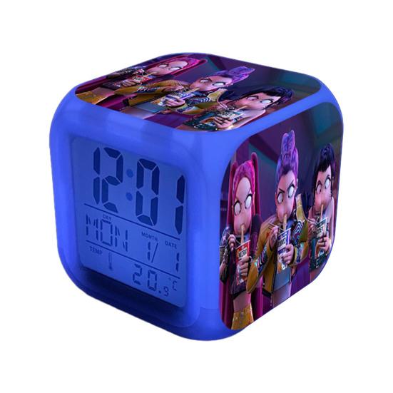 

Маленький цифровой будильник со светодиодным дисплеем для спален, прикроватный, работающий от батареек, электрический, с большим дисплеем цифр, аниме термо J