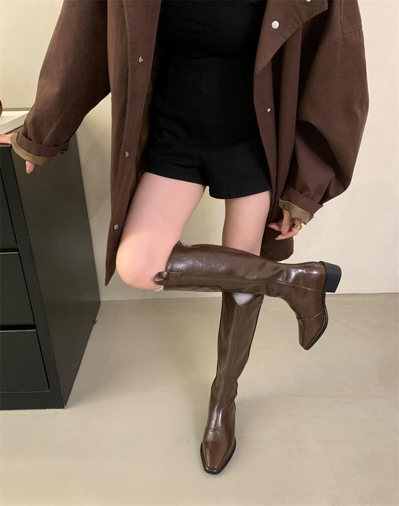 

Niche thick heel square head medium tube boots women s shoes 2025 new autumn and winter brown mouth knight boots long tube thin boots 39 темно-коричневого