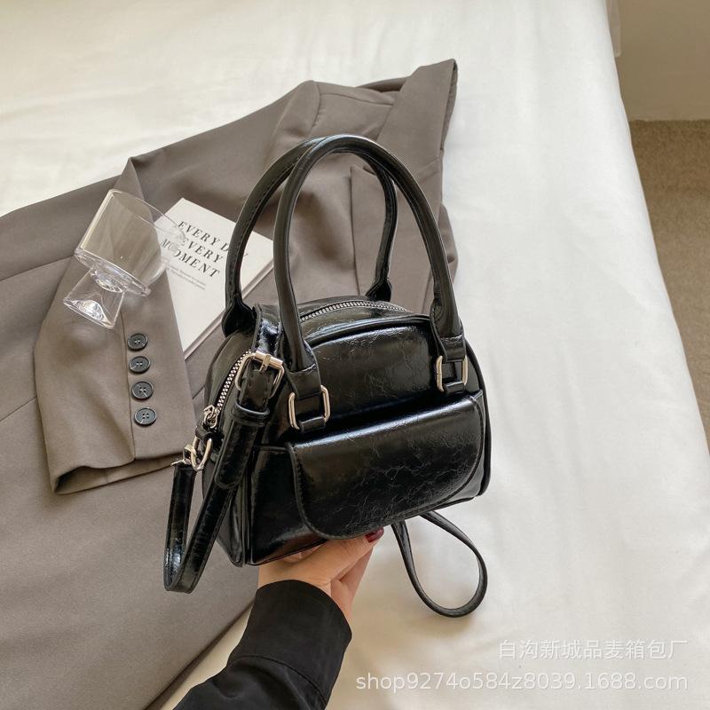 French Niche Fashion Retro Handbag Women's 2025 New Temperament Shoulder Bag Foreign Style Crossbody Small Square Bag