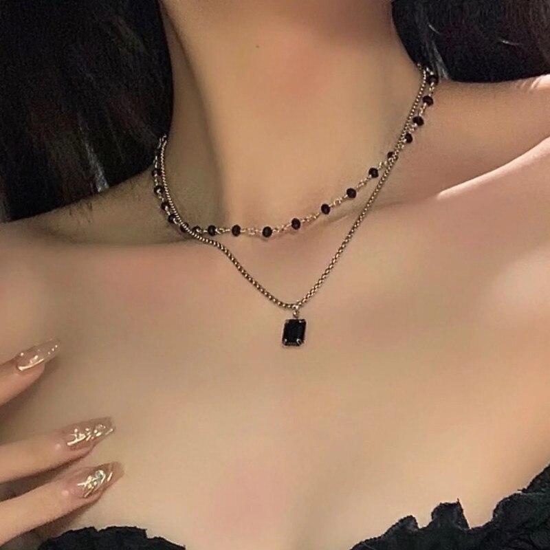 1pcs Silver-plated Necklace Ladies Classic Vintage Style Elegant Black Glass Diamond Pendant